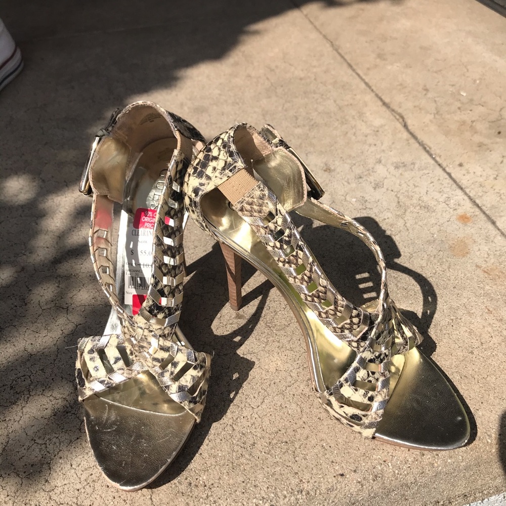 Guess Reptile Heels,Size 9